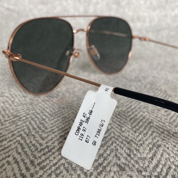 Authentic Givenchy Unisex Sunglasses - Picture 3 of 4